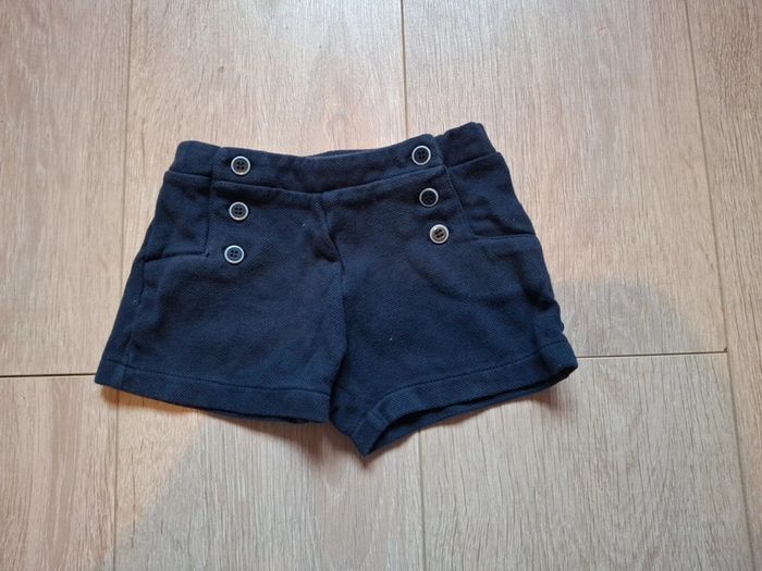 Short court bleu marine