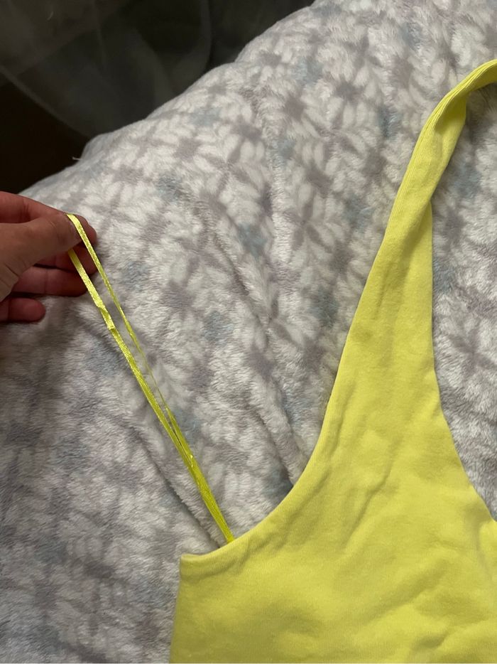 Top jaune - photo numéro 2