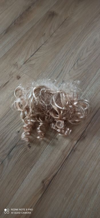 Élastique cheveux blonds