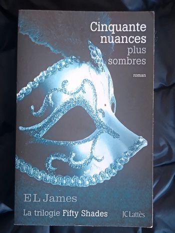 Livre Cinquante nuances plus sombres El James Excellent état