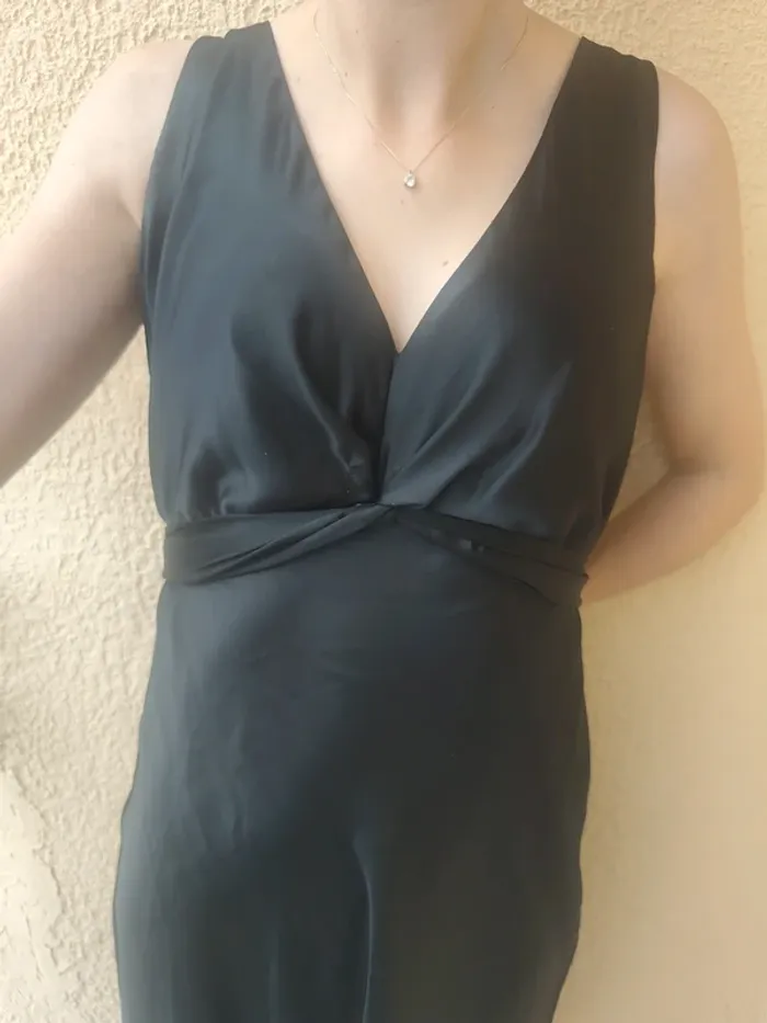 Robe noire chic - photo numéro 2