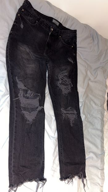 Jean troué noir