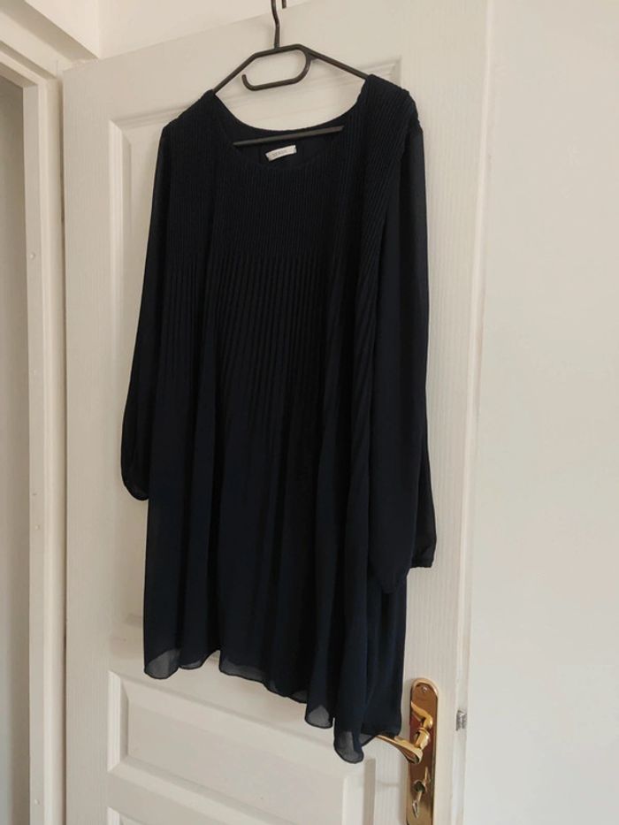 Robe bleue marine - photo numéro 2