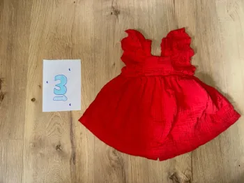 Robe rouge 3 mois