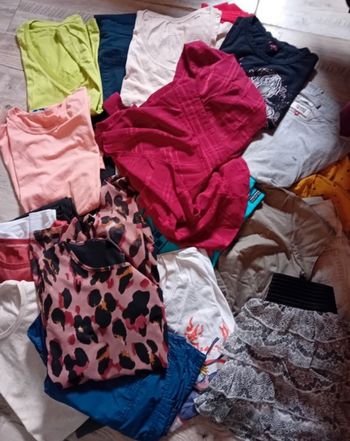 Lots de 69 vêtements Taille S 