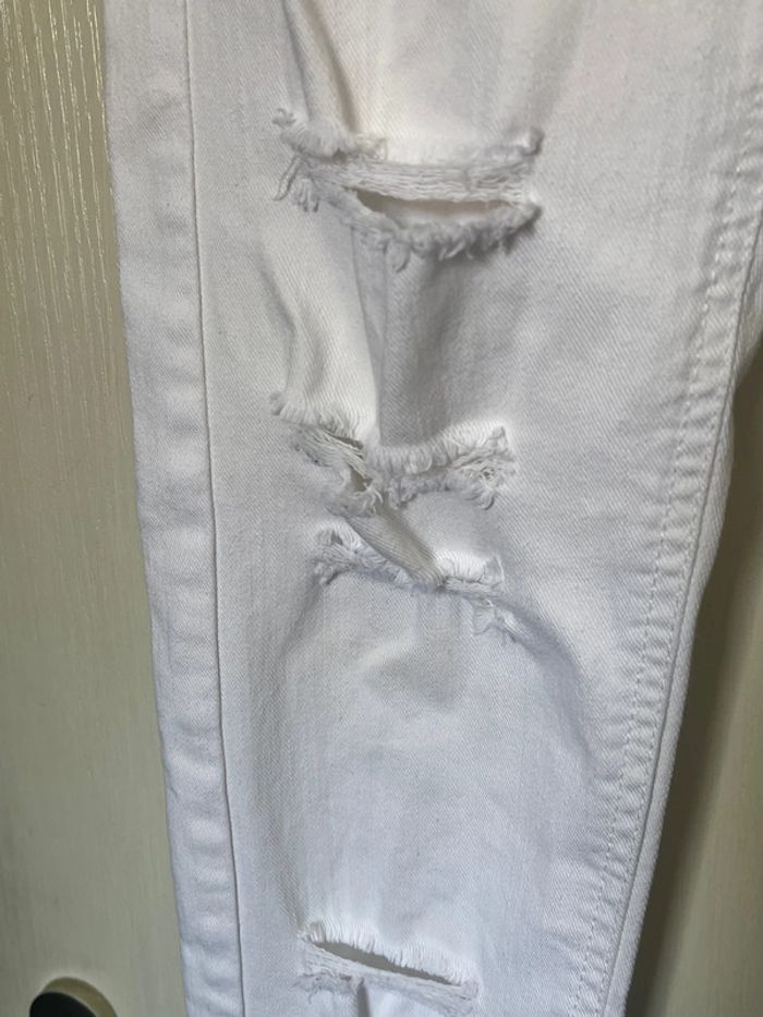 Jean troué Mango taille 36 - photo numéro 2