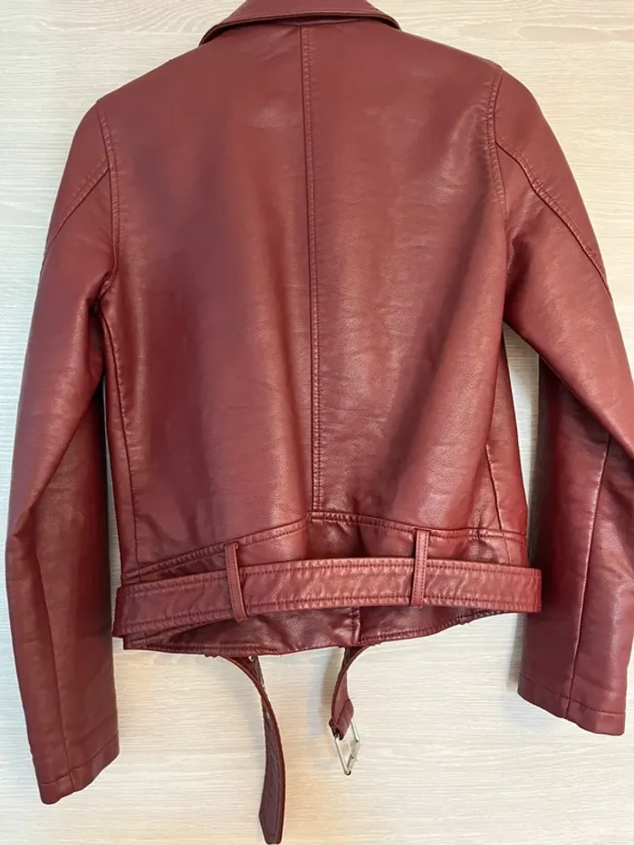 Veste simili cuir bordeaux taille 34 – Très bon état - photo numéro 4