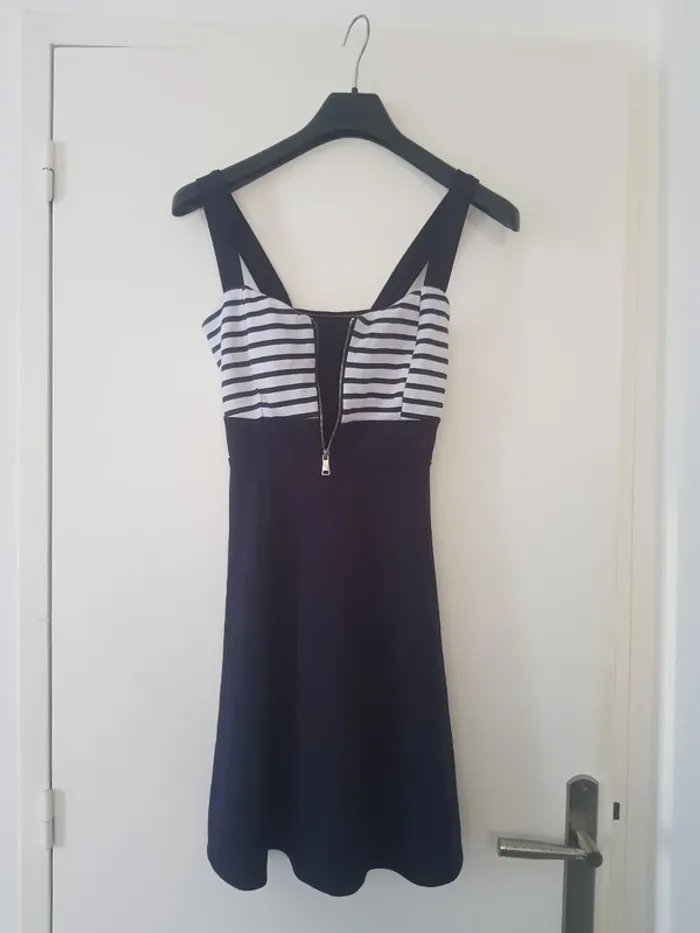 Robe Marine Taille M - photo numéro 3