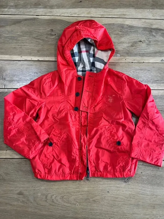 Coupe-vent ou imperméable rouge Burberry