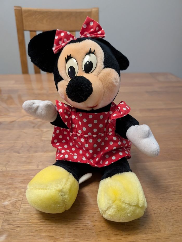 Peluche Minnie environ 30 cm Disneyland - photo numéro 2