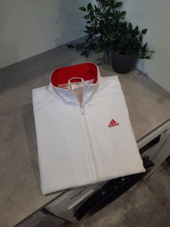 Veste / Gilet Zippé Adidas – Blanc avec Détails Rouges – Taille S