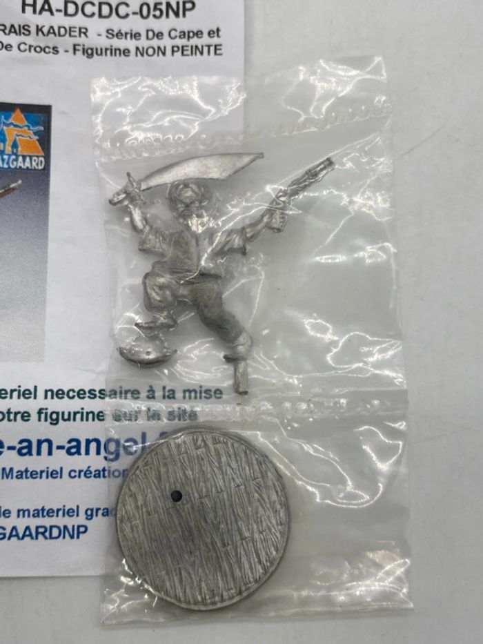 Figurine Raïs Kader de cape et de crocs - photo numéro 2