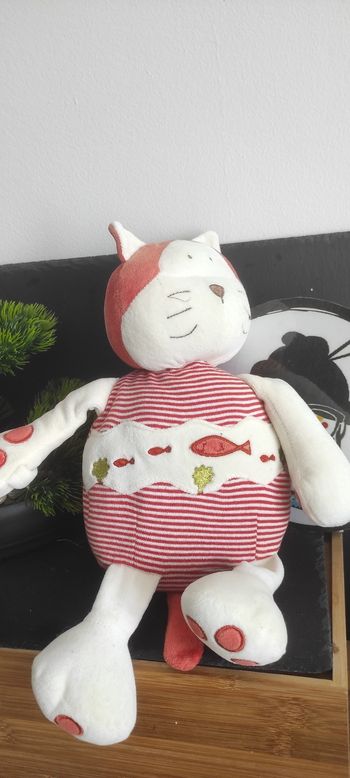 Doudou Chat Rayé Rouge Sucre d'orge Poissons peluche vert beige blanc Rayure