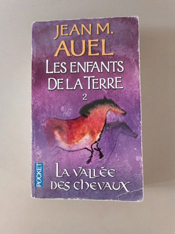 Livre Les enfants de la terre numéro 2 la vallée des chevaux de Jean Auel
