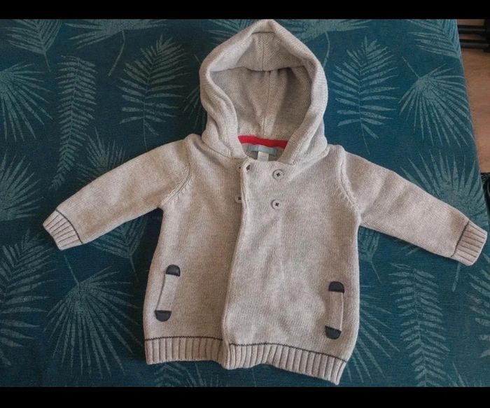 Gilet obaibi neuf 6mois