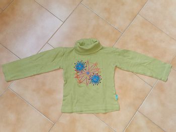 Haut col roulè vert fleur