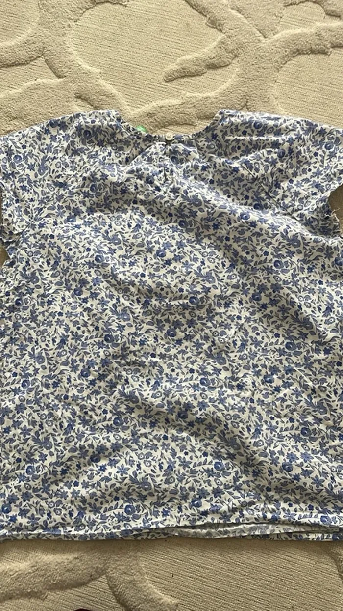 Haut fleuri Benetton – Taille 10-11 ans (150 cm) - photo numéro 5