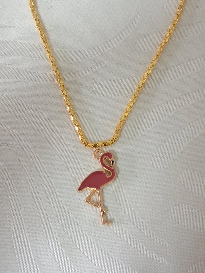 Ras de cou flamand rose