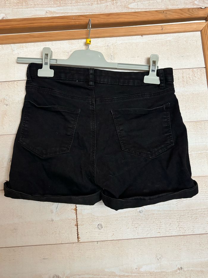 Short noir