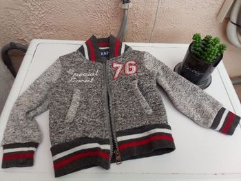 beau gilet 12 mois avec fermeture éclair