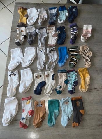 Lot 33 paires de chaussettes 19/22