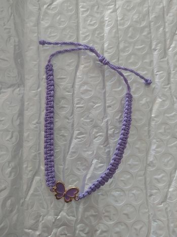Bracelet tressé violet avec papillon