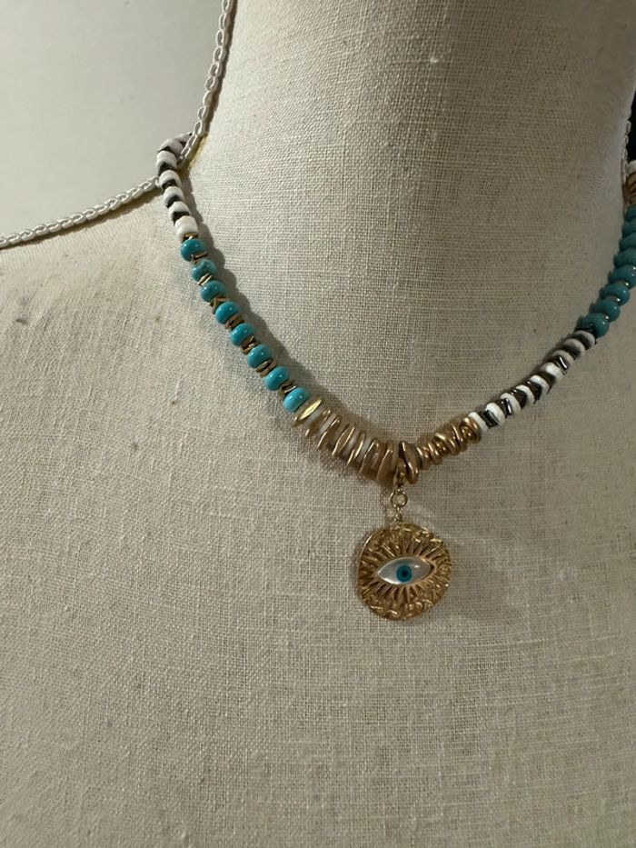 Collier perles blanches turquoises or acier inoxydable or médaille xl œil marque habaha Paris - photo numéro 5