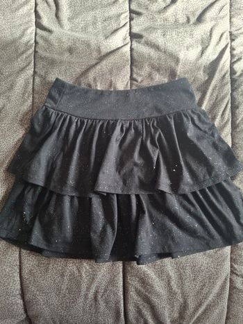 Jolie jupe fille taille 10ans. Très bon état. Marque H&M