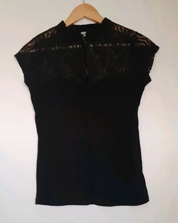 Polo chemise noire avec dentelle