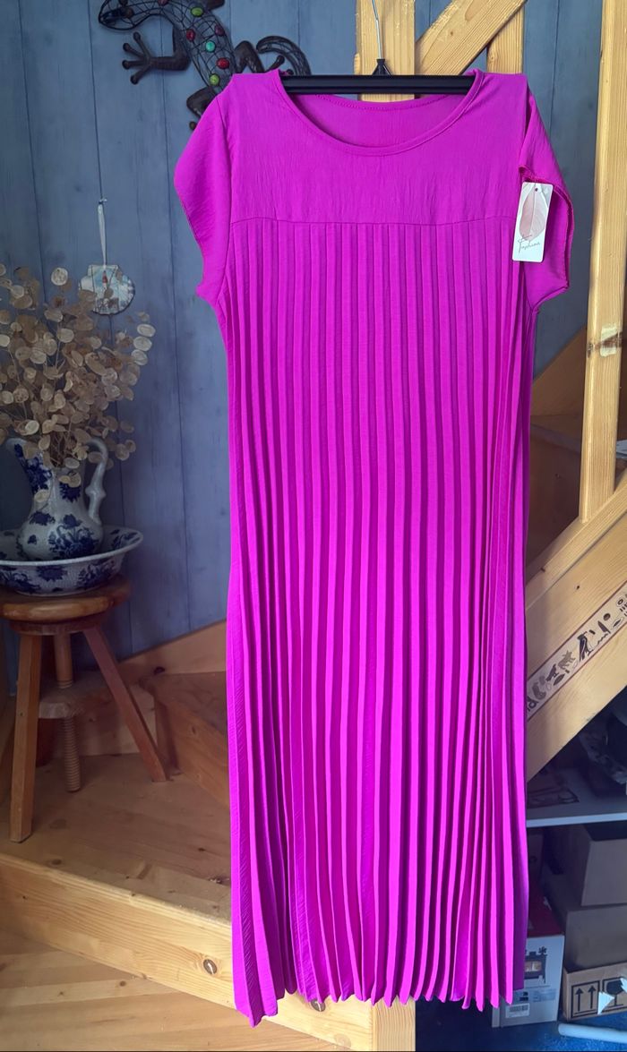 superbe robe plissée neuve - photo numéro 2