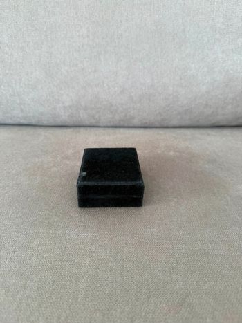 Collier argenté avec sa boîte