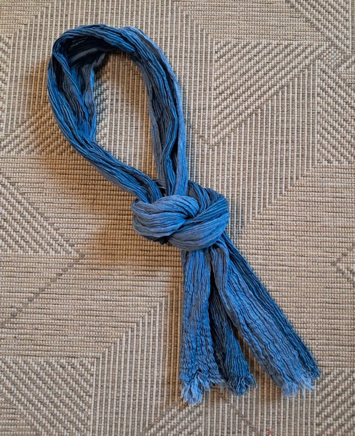 Foulard bleu - photo numéro 2