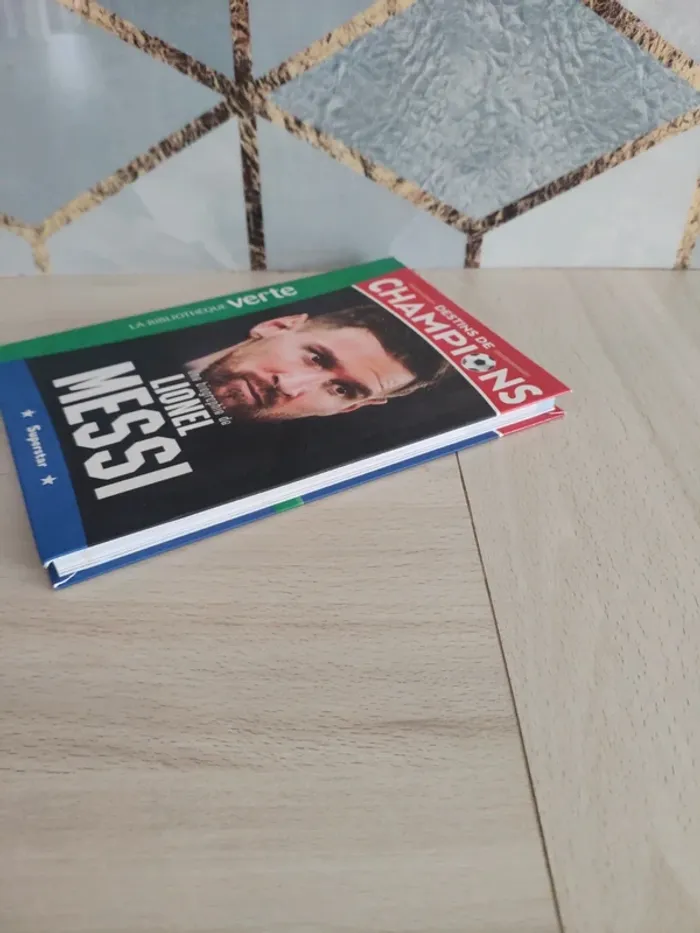 Livre enfant jeunesse destins de champions biographie Messi bibliothèque verte - photo numéro 3
