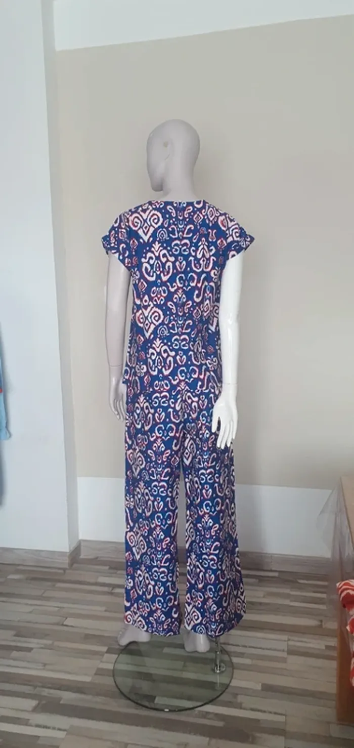 Ensemble Tee-shirt et pantalon - photo numéro 2