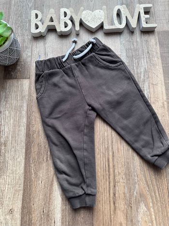 - Jogging C&A - 12/18 mois - Très bon état  