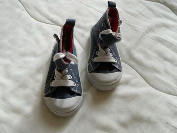 Basket bleu montante taille 21