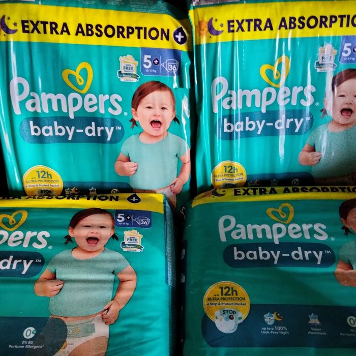 4 paquets de couches Pampers taille 5+