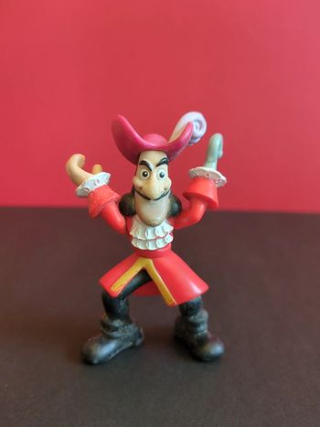 figurine capitaine crochet