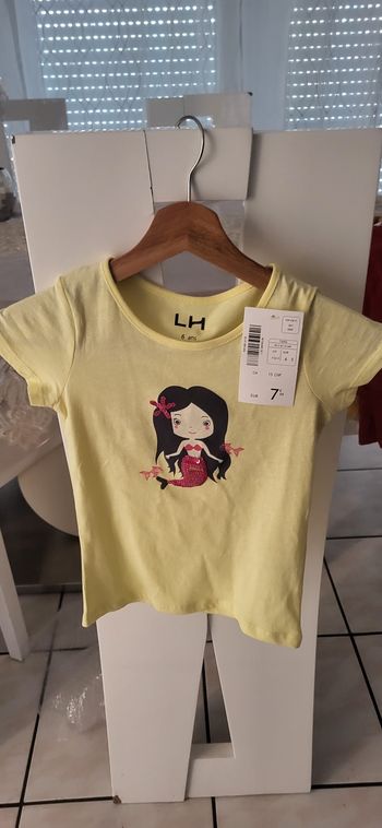 Joli tee-shirt fille neuf soldé à moins de 50 % 