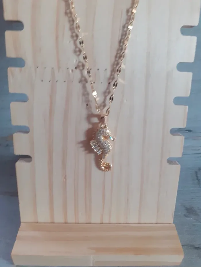 Collier doré hippocampe - photo numéro 2
