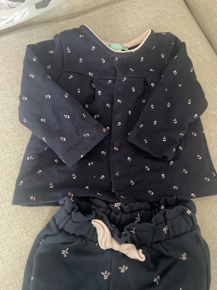 Ensemble jogging et veste obaibi 6 mois - photo numéro 2