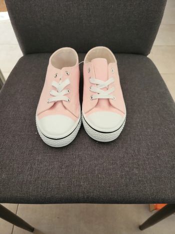 Baskets à lacets pointure 33