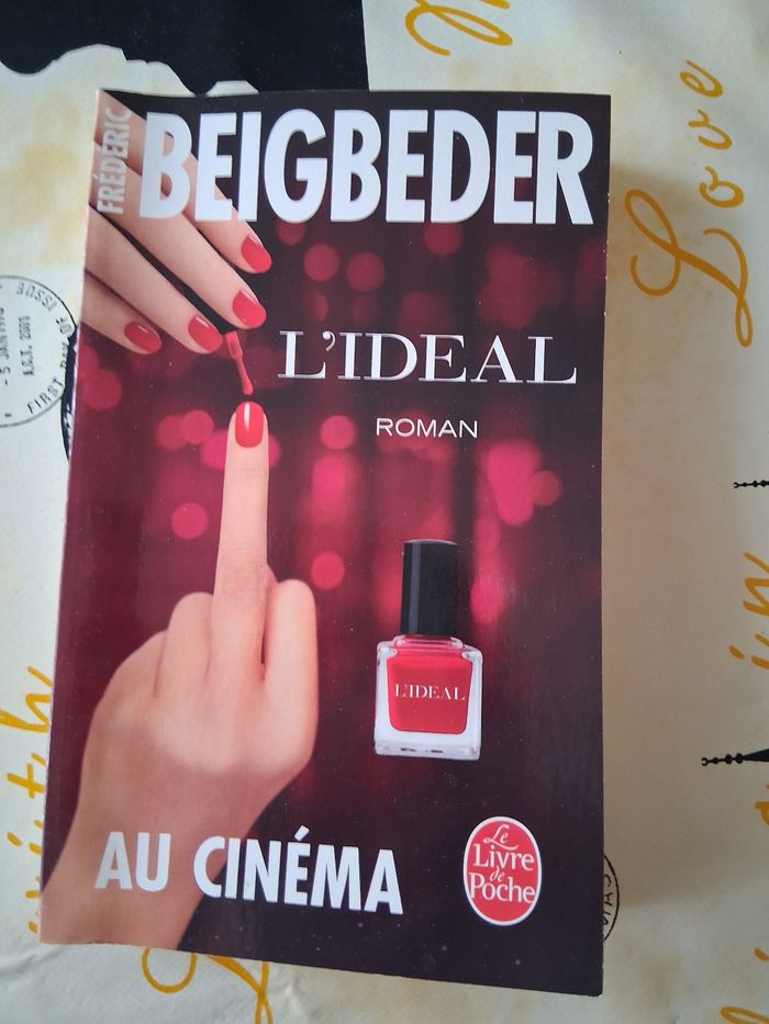 Livre de poche L'idéal de Beigbeder