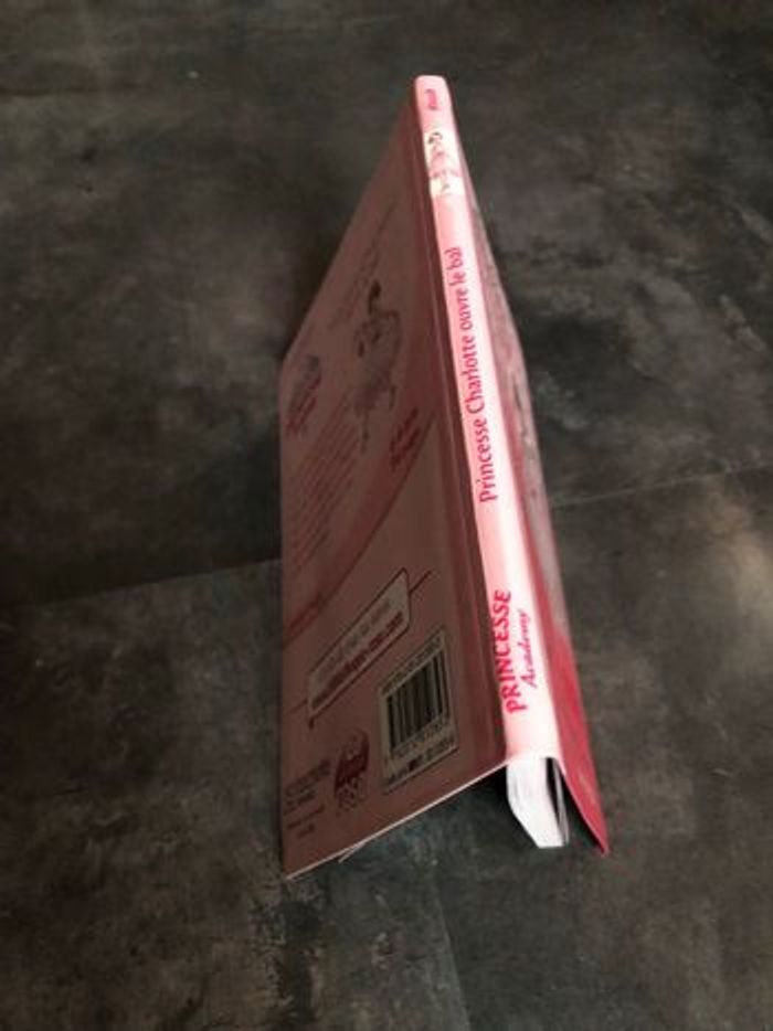 Livre princesse Charlotte ouvre le bal 6-8 ans Bibliothèque rose - photo numéro 2