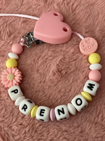 Attache tétine coeur