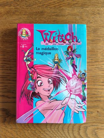 Livre Witch vol.1 Le médaillon magique , bon état