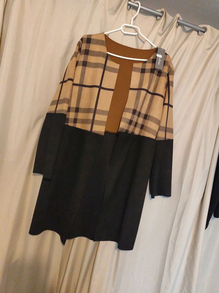 Veste effet daim camel et noire a carreaux - photo numéro 3
