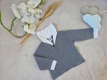 T-shirt manches longues + bodies Petit Bateau taille 18 mois