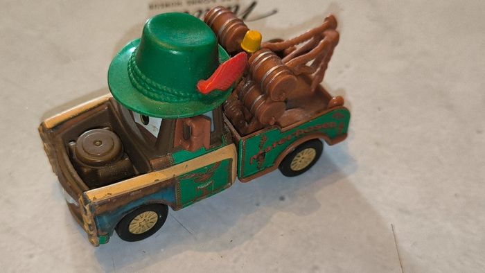 Voiture cars Disney metal martin  dépanneuse robin des bois tirolien