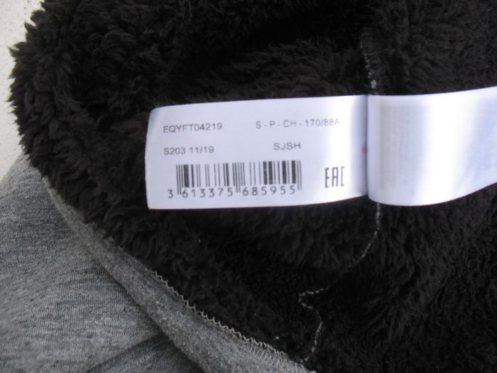 GILET GRIS A CAPUCHE "QUIKSILVER" - TAILLE S - n°01 Gilet gris épais à capuche - Doublure noire tou - photo numéro 6